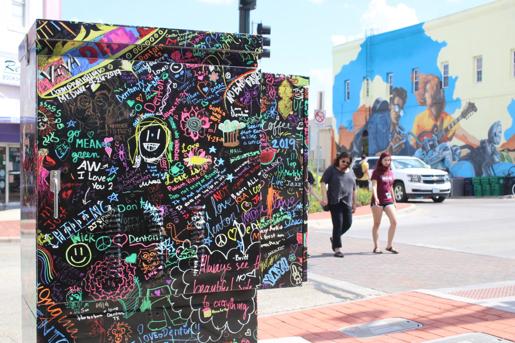 Show-stopping traffic box